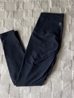 Born Primitive Paragon Navy Leggings Medium High Rise Gym Pants